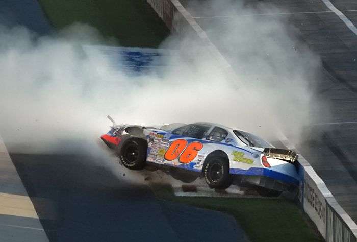 Wypadki w NASCAR 23