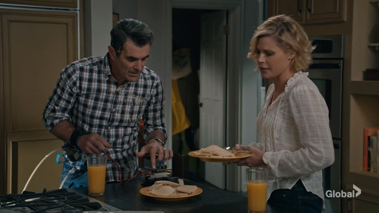 Modern Family S11E06 720p HDTV x264-AVS Modern Family S11E06 720p HDTV x264-AVS